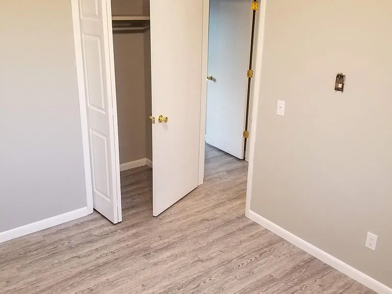 4555 N Woodbridge Rd — Photo 33