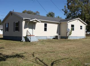 215 8th St, Park Hills, MO 63601