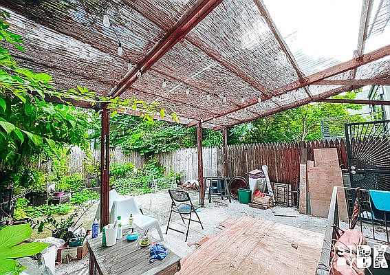 2nd image of 320 Hart St #1