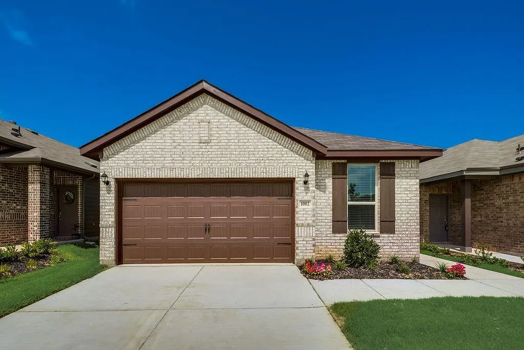 3 bed, 2.0 bath, 1593 sqft, $1,999 — Photo 2