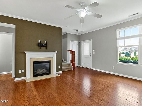 5th image of 112 Mount Evans Dr