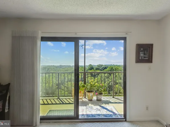 3800 Powell Ln #Penthouse 3, Falls Church, VA 22041