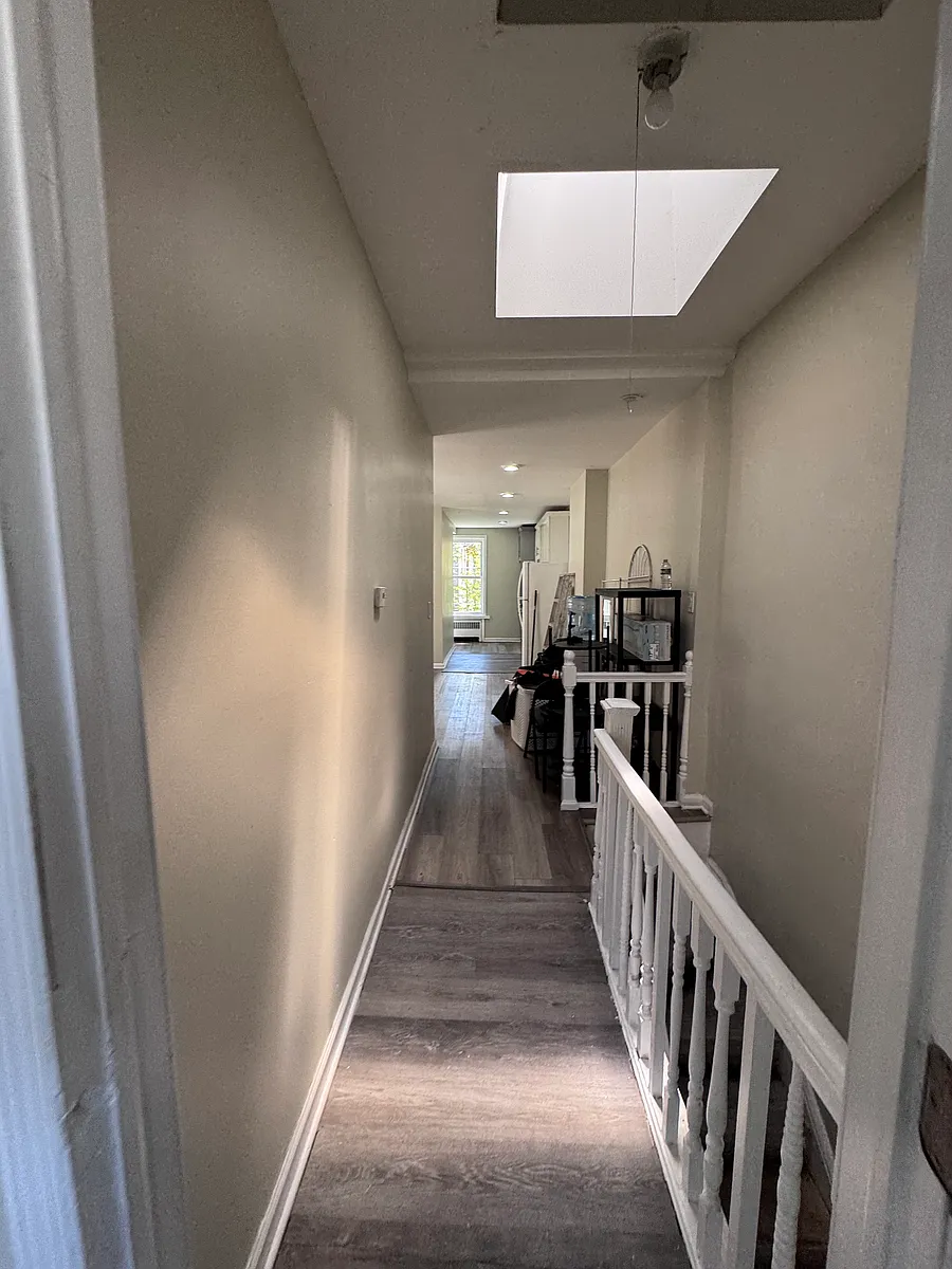 Building Photo - 144 W Side Ave #2