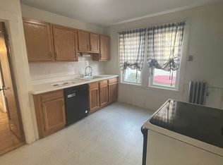 16 Templeton Parkway, Watertown, MA 02472