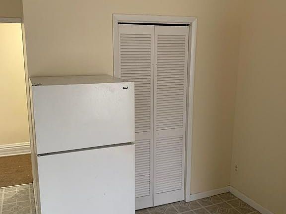 3rd image of 2654 Fenton Ave #2