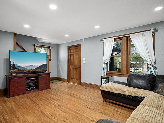 4th image of 4140 Minnehaha Ave