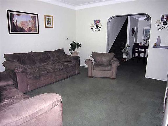 3rd image of 208 Hausman St