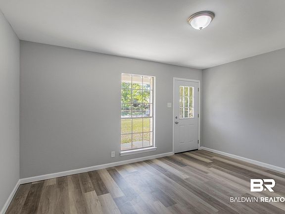 3rd image of 1401 Warren Dr