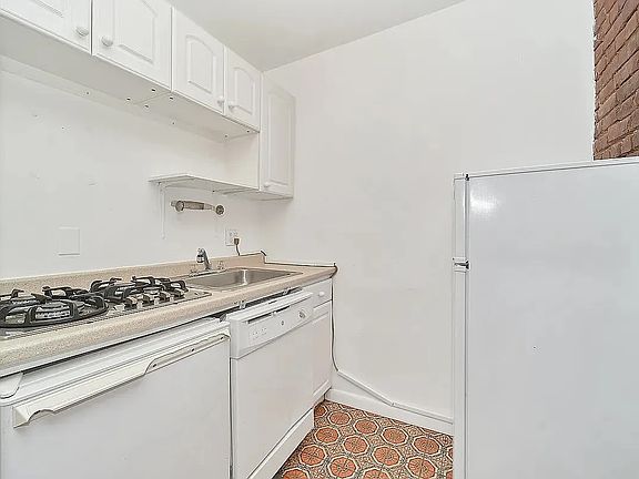 4th image of 241 W 24th St #4BX