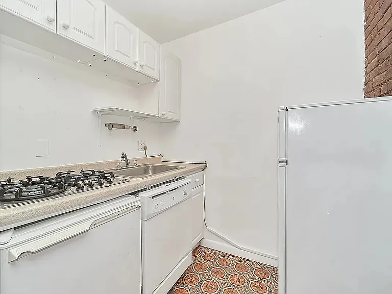 241 W 24th St #4BX — Photo 4