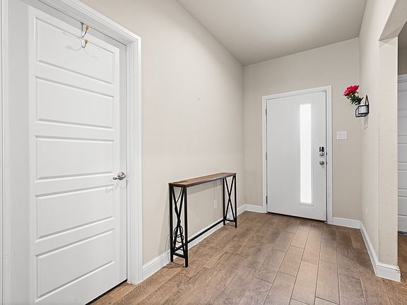 4th image of 708 Golden Gate Park Rd