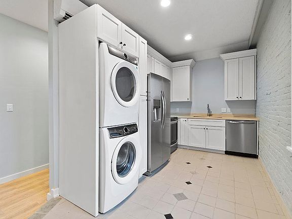 2nd image of 707 Broadway St #C