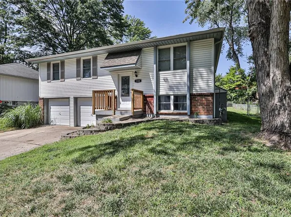 1126 NW Golfview Dr, Grain Valley, MO 64029