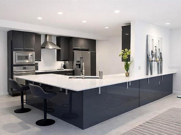 5th image of 2906 SW 2nd Ave