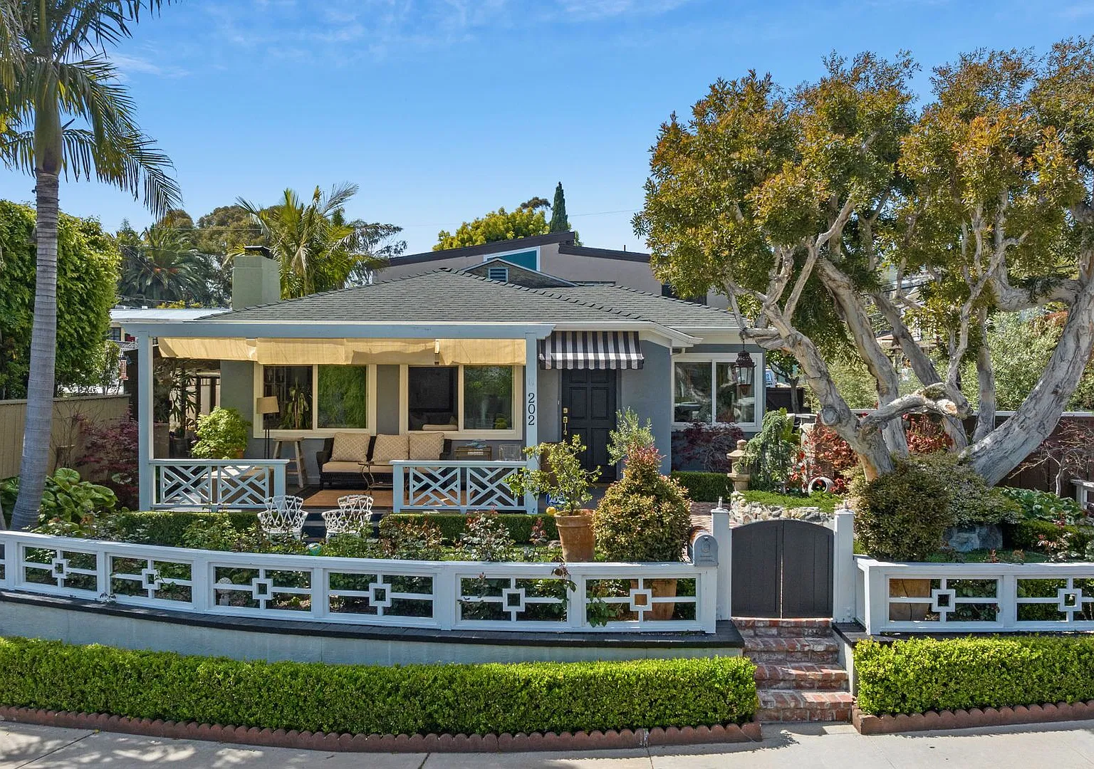 Coveted 2/2 North Laguna Beach Cottage Featuring Spacious Two-Car Garage and Upgrades — Photo 4