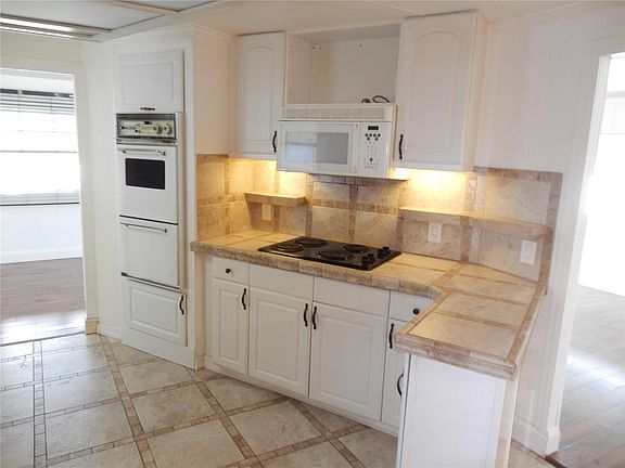 4th image of 5410 SW Hiacinth Court