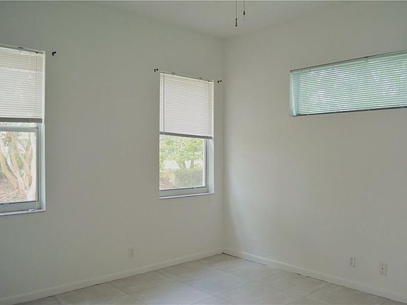 5th image of 3959 NW 89th Ave