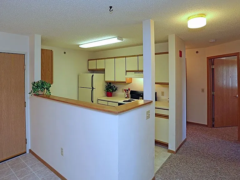 BAY MANOR APARTMENTS — Photo 11