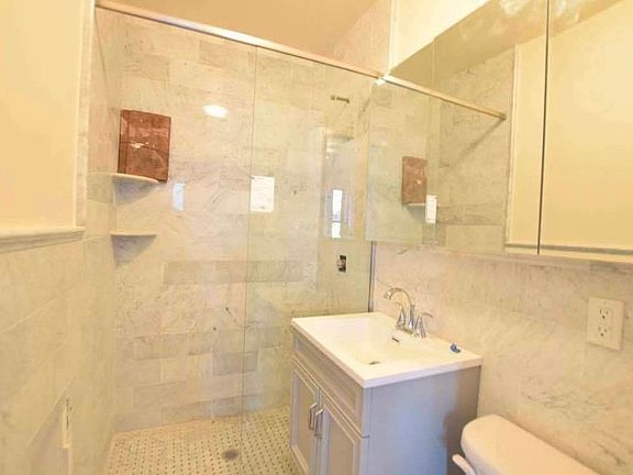 5th image of 106 W 69th St #4