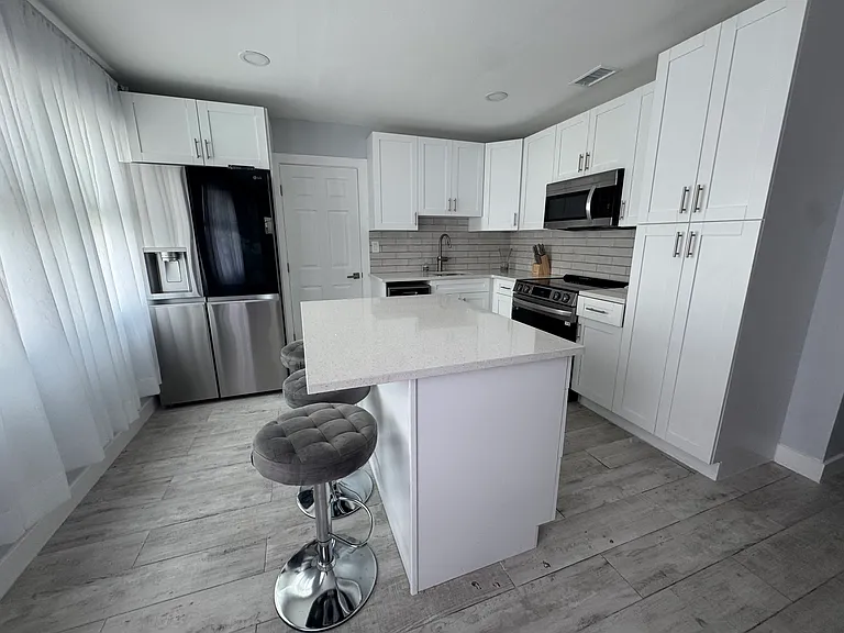 4111 Carson St NE — Photo 4