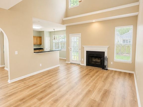 5th image of 1589 Thomas Barksdale Way