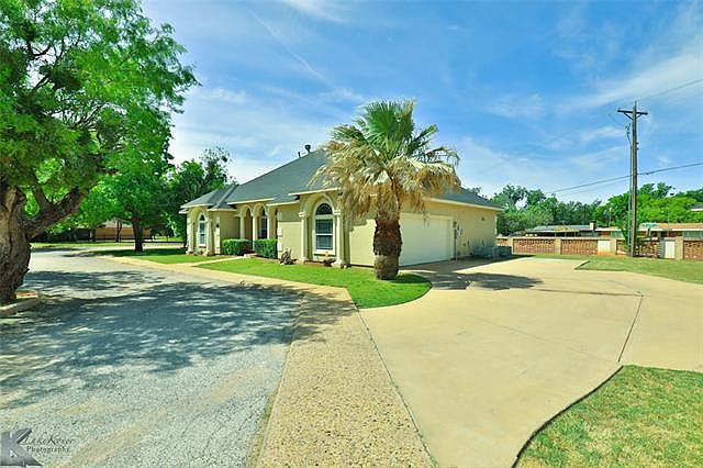 1st image of 218 Elm Cove Cir