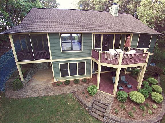 3rd image of 220 Park Shore Cir
