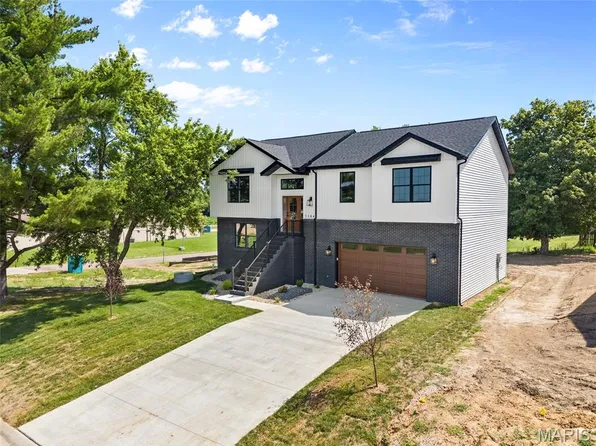 7164 Saint James Rd SE, Edwardsville, IL 62025