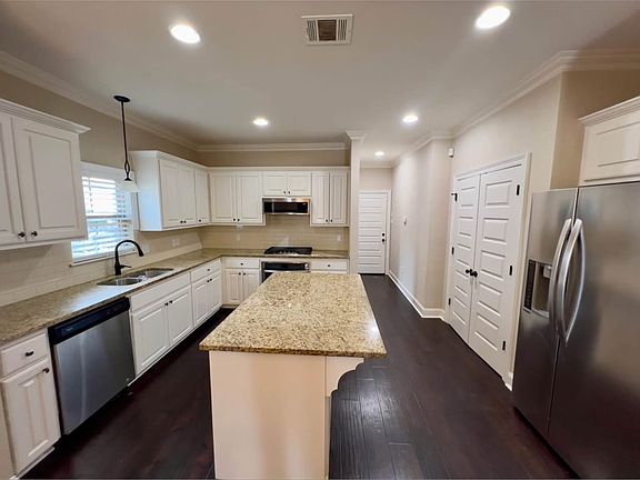 4th image of 43242 Meadow Grove Dr