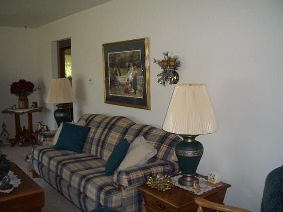 4th image of 1315 Lakeview Dr