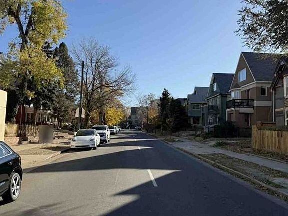 Exterior Neighborhood (street photo)