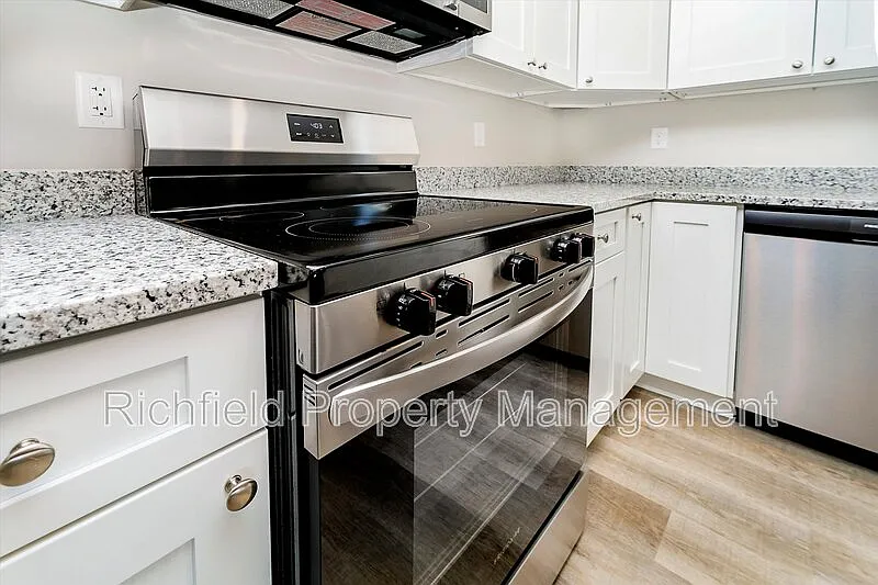 3 bed, 2.0 bath, 1350 sqft, $1,500 — Photo 4