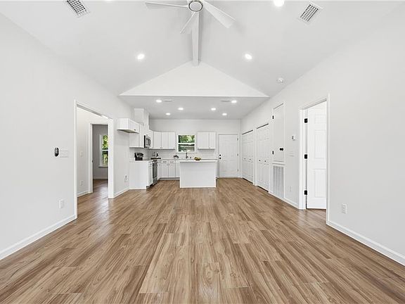 3rd image of 6936 Pocahontas Dr