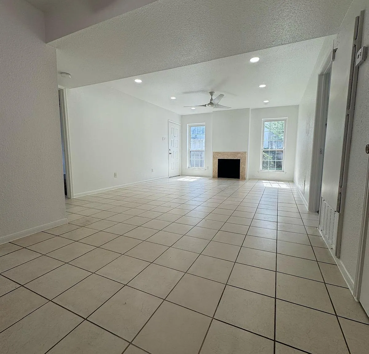 2 bed, 937 sqft, $1,395 — Photo 4
