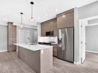 395 SW Skyview Pkwy NE #2417, Calgary, AB T3N 2K1