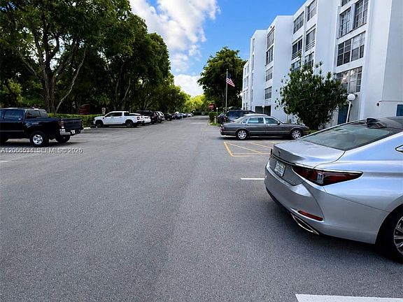 2nd image of 6901 Cypress Rd APT B17