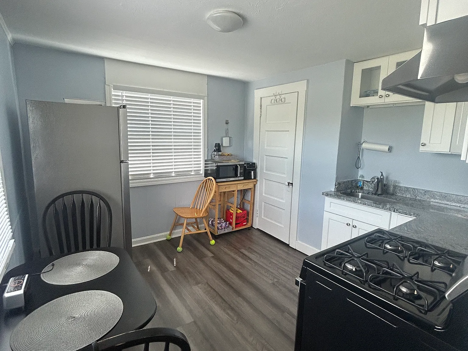 Studio, $1,600 — Photo 3