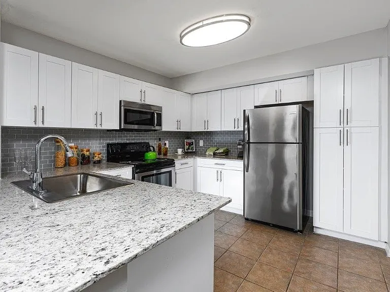 Weston Place Apartments — Photo 5