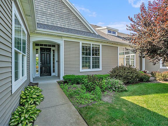 3rd image of 8842 Oakland Hills Cir
