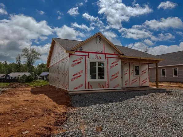 37 Amelia Ave, Stewiacke, NS B0N 2J0