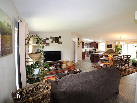 3rd image of 604 N West St