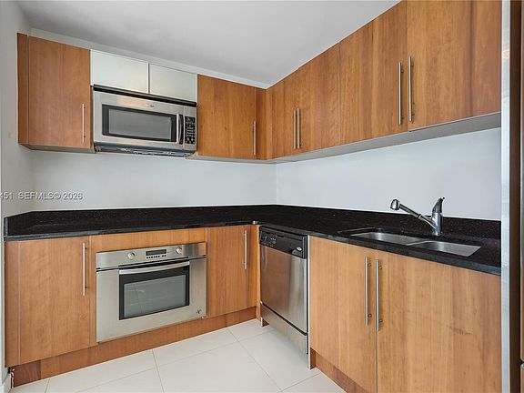 5th image of 300 S Biscayne Blvd #T-2309