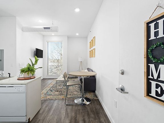 2nd image of 608 Main St Unit 121A