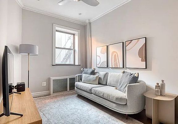 3rd image of 32 Saint Marks Pl APT 22