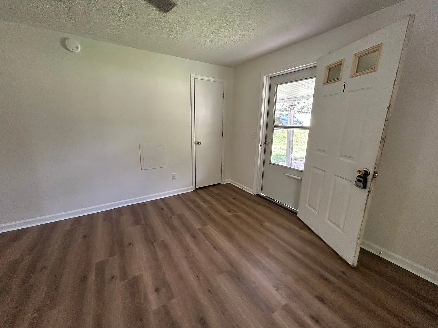 5986 Virginia Ave — Photo 2