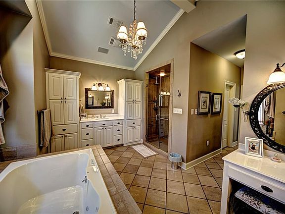 4th image of 826 Whitfield Dr