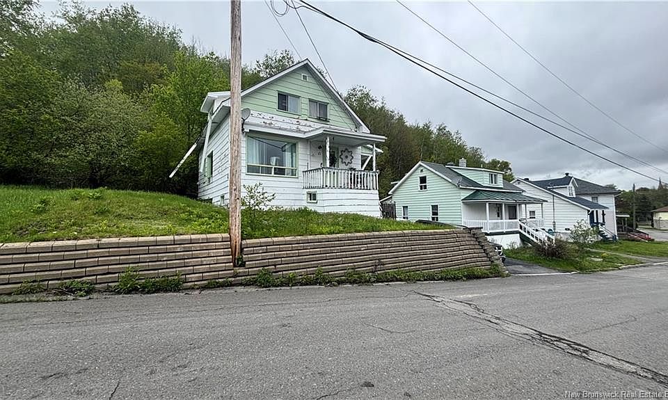 1st image of 17 Daigle St