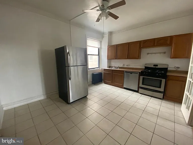 1919 19th St NW #401 — Photo 9