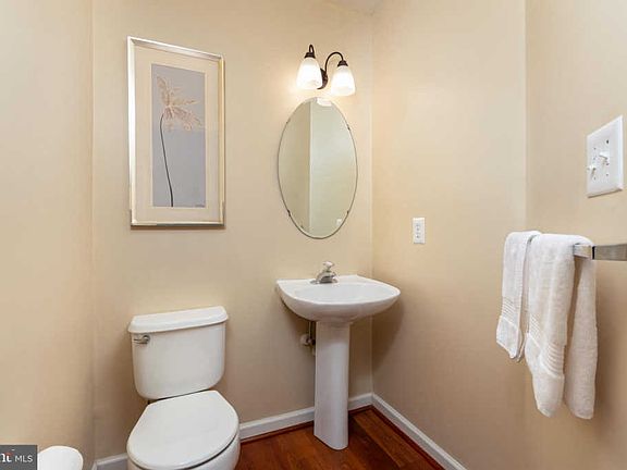 4th image of 224 Foxmanor Ln