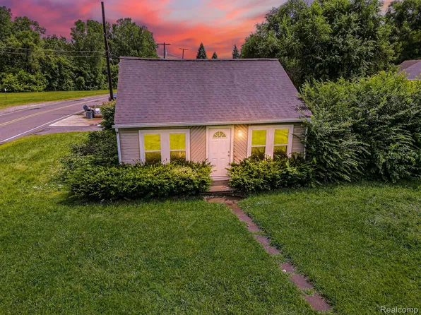 44120 Utica Rd, Utica, MI 48317